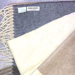 GIORGIO ARMANI Collection rare Lg shawl